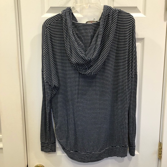 Brandy Melville Layla Hoodie - Picture 3 of 6